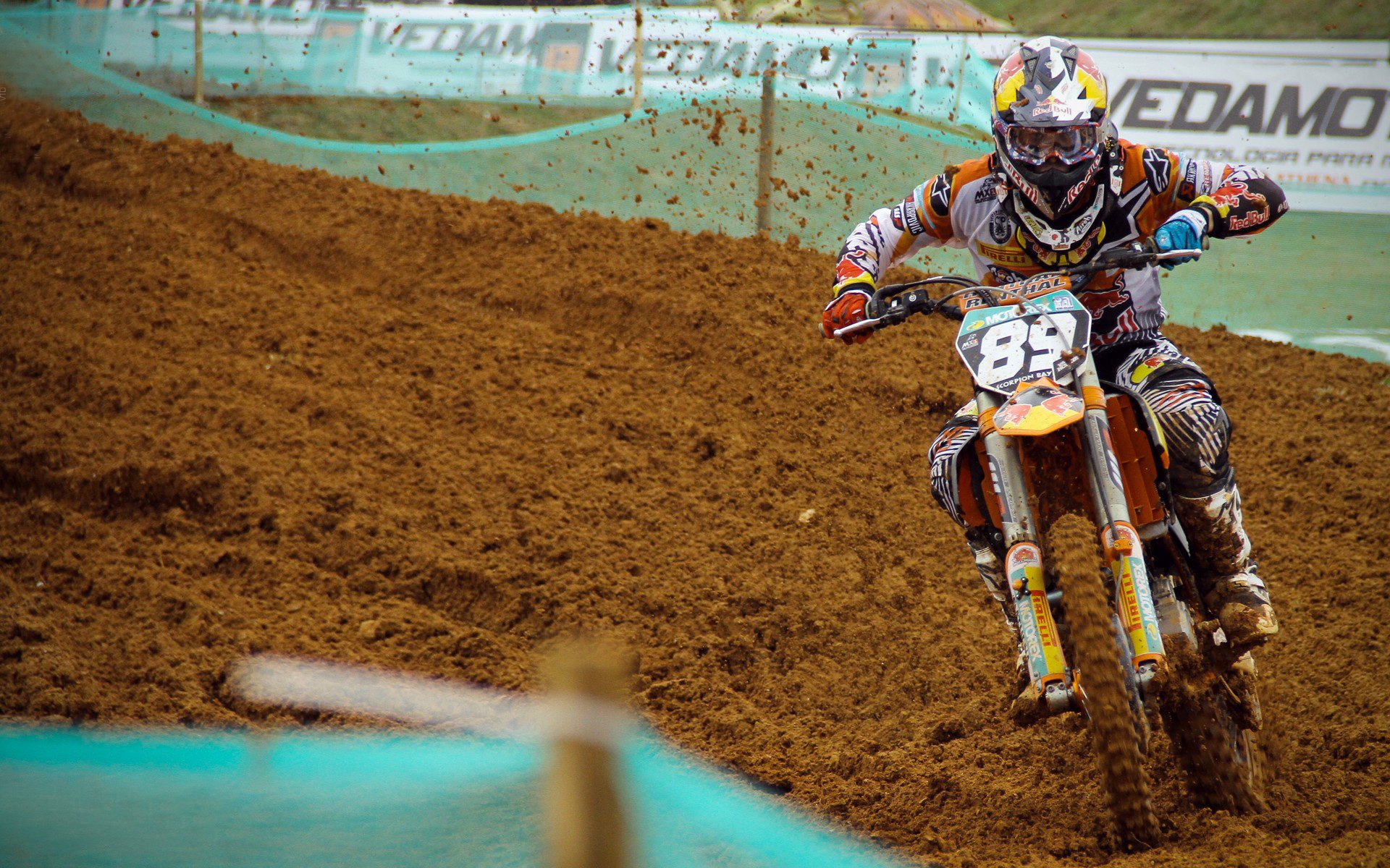 中国资本强势入主曼城，巴尔韦德在年度焦点之战接管比赛，足球世界的权力转移与纯粹精神的胜利